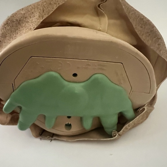 Hasbro Galactic Snackin' Grogu Animatronic Action Figure - Picture 7 of 10